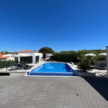 Holiday Luxury Resort Sundance トロギール エクステリア 写真